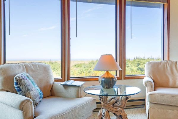 Copalis Beach Retreat | Sleeps 7 | Views & Deck