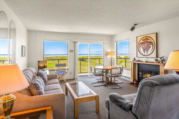 Waterfront Condo right on the Pacific Ocean