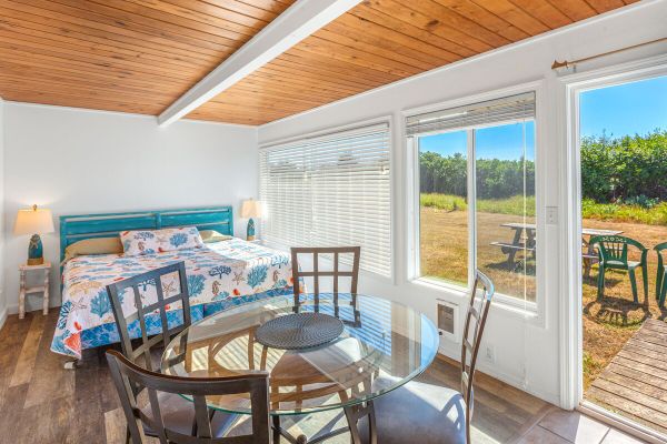 2BR Beachfront Condo | Walk DT | Dogs OK | Unit I