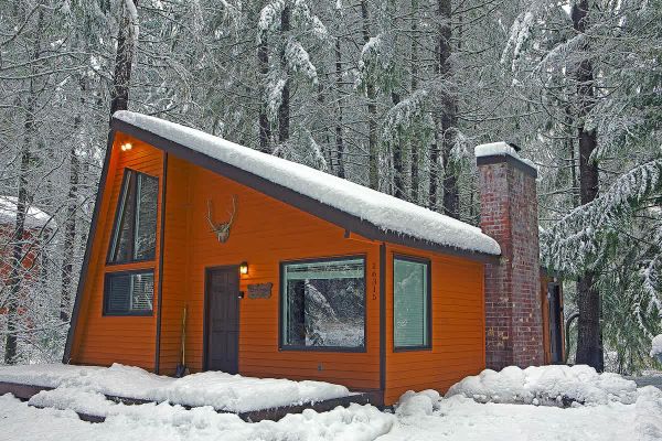 Secluded Greenwater Cabin w/ Loft Near Rainier