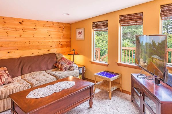 2BR Grayland Beach Cabin w/ Deck | Dogs OK