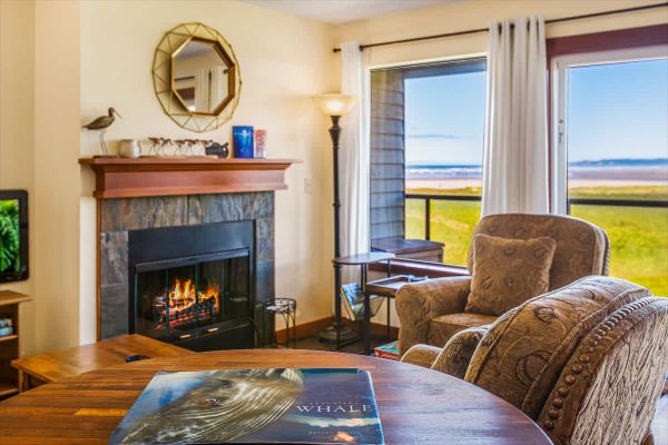 Oceanview condo steps from Moclips Beach dunes.