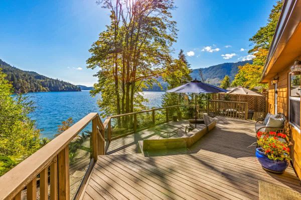 Lakefront Cabin with Spacious Deck on Lake Cushman