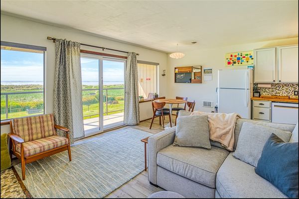 Hi-Tide Resort, Top-floor, Fireplace , Unit 22