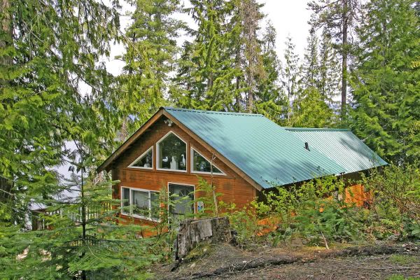 Lake Wenatchee Getaway – Lakefront Weekend Hideout