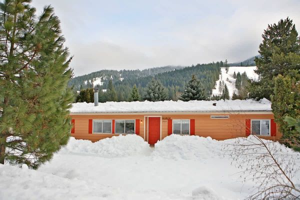 Private Pond, Swimming Dock, Breathtaking Views.