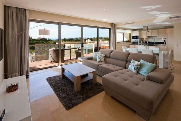 Premier nº 47 – Modern Three Bedroom Apartment with Sea Views