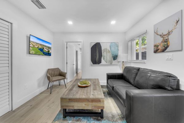 Little Mykon – Cozy Duplex Unit Near Miami Spots