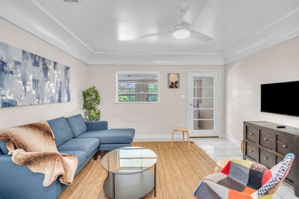 Charming 2BR Bungalow Near Beach & Dania Locations