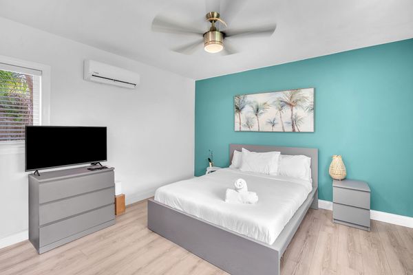 Cozy 1/1 Retreat in Gated Dania Beach Oasis
