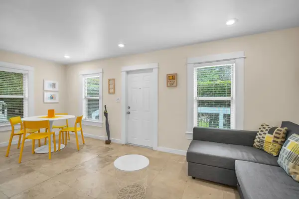 Renovated & Charming Grove Bay 1/1 Cottage