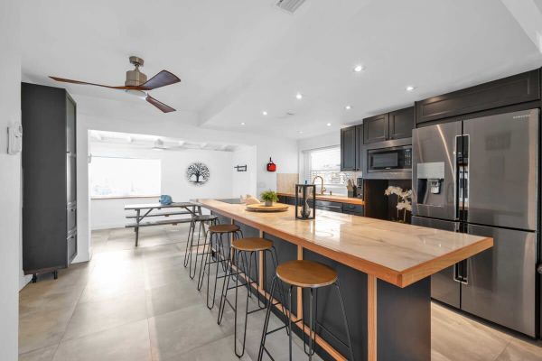 Biscayne Shore-Stylish 3BR Tropical Family Retreat