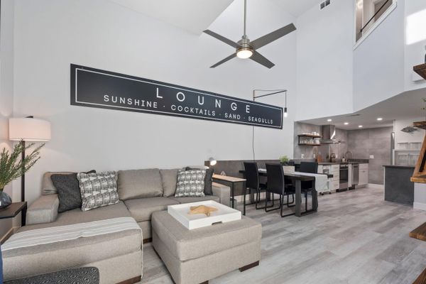 Stylish Modern 2 Bed/2Bath Loft at Royal Mansions