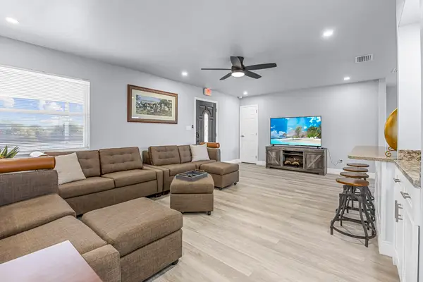 3BR oceanfront retreat w/ backyard & BBQ grill