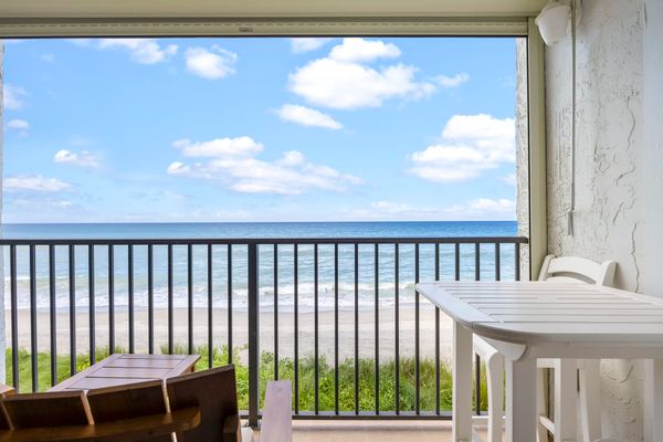 Remodeled Oceanfront 2 Bedroom condo Dog Friendly