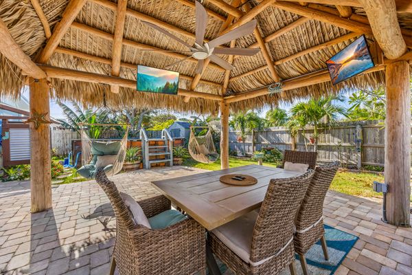 3BR Cocoa Beach Oasis w Tiki Hut & Kayaks (Walk to Beach!)