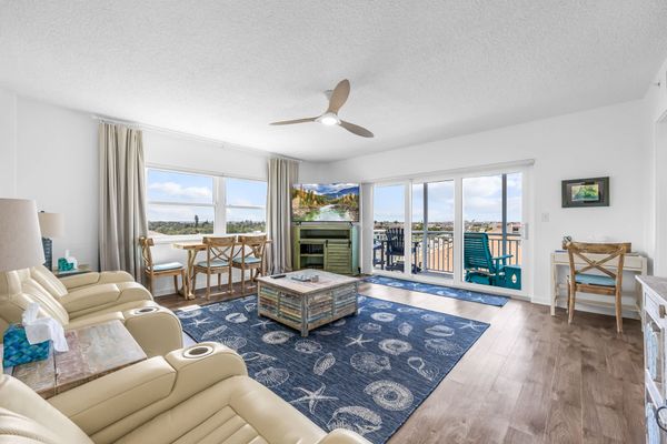 Oceanpoint 611 – Top-Floor Oceanview Condo w/ Balcony & Rocket Views