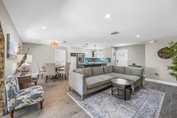 Turtle Pointe – 3BR, Poolside Coastal Escape