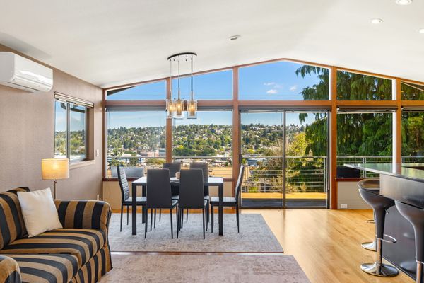 Queen Anne Views | Deck, Parking, Near Downtown