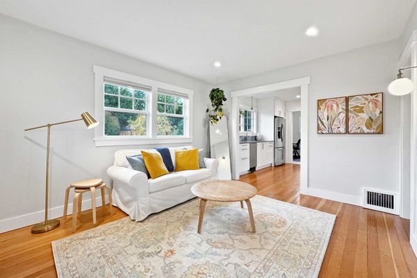 Greenwood Cottage | King Bed | Office | Fenced Yard