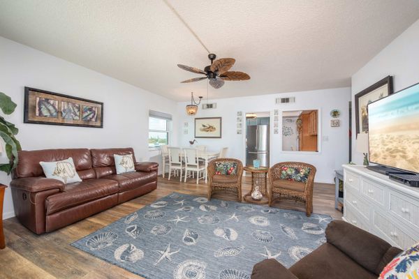 Coastal condo w/ balcony views & beach access