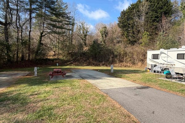 RV Pad #6 Close to Pool & Casino Blue Ridge Mtns