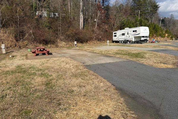 RV Pad #17 Close to Pool & Casino Blue Ridge Mtns