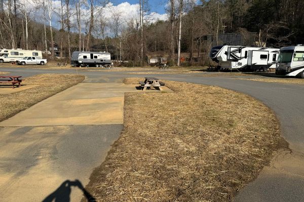 RV Pad #86 Pull through, close to Casino in Blue Ridge Mtns