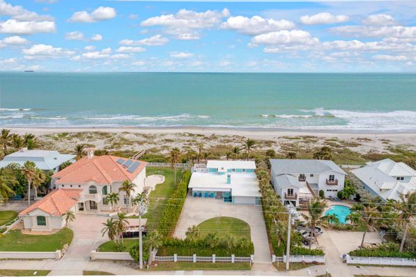 Oceanfront 5BR Retreat w Beach Access