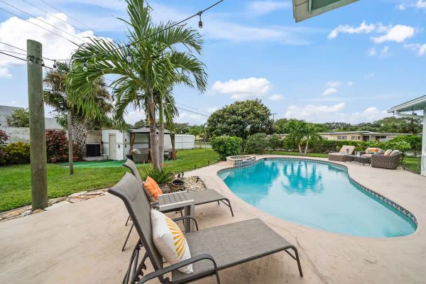 3BR pool home near Kennedy & Cocoa Beach