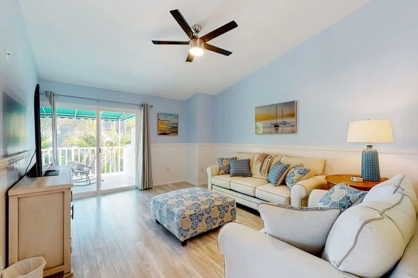 3BR retreat near KSC w/ backyard & fire pit