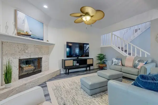 3BR Beach Getaway w Balcony