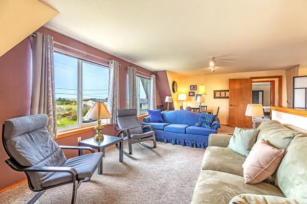 3BR Beachfront Home | Fireplace | Dogs OK