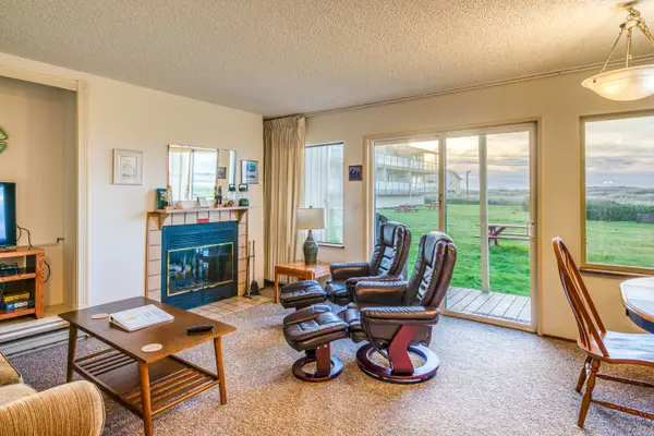 Hi-Tide Resort, King Bed, Dogs OK, Unit 01
