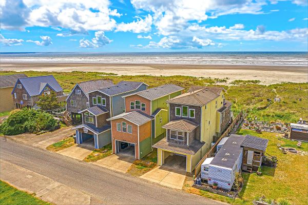Beachfront Home w/ Hot Tub | Sleeps 9 | Dogs OK