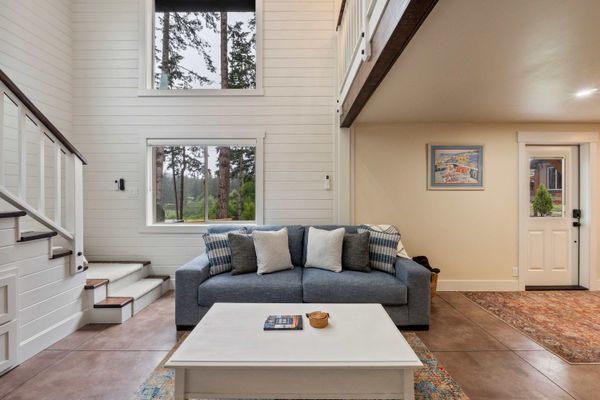 Cozy Island Escape, Patio, Central to Beaches