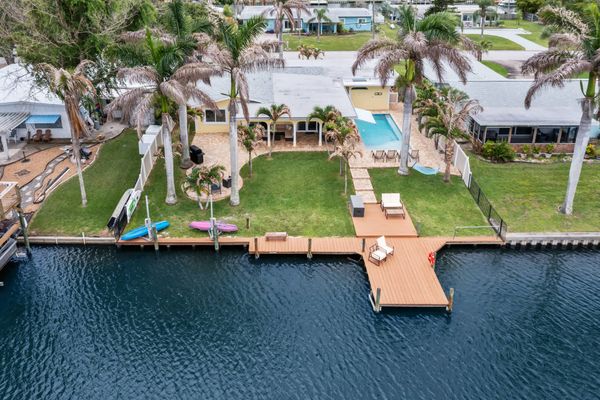 3BR Waterfront Home with Pool & Kayaks