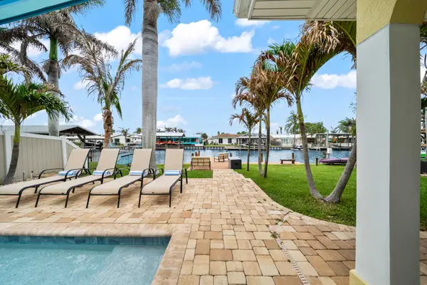 3BR Waterfront Home with Pool & Kayaks