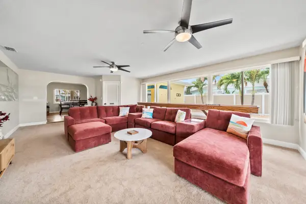 3BR Waterfront Home with Pool & Kayaks