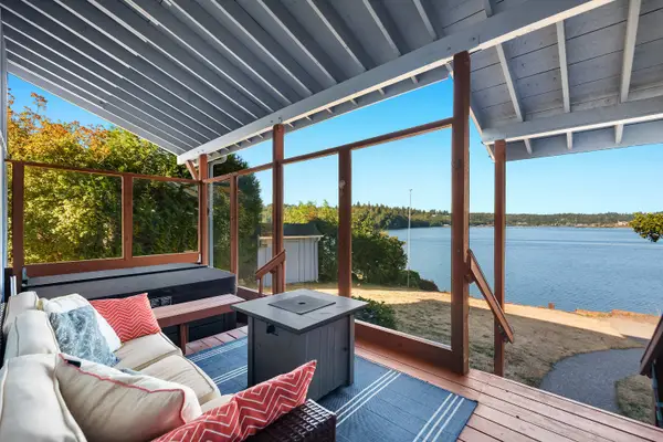 3BR Waterfront Retreat | Firepit | Hot Tub