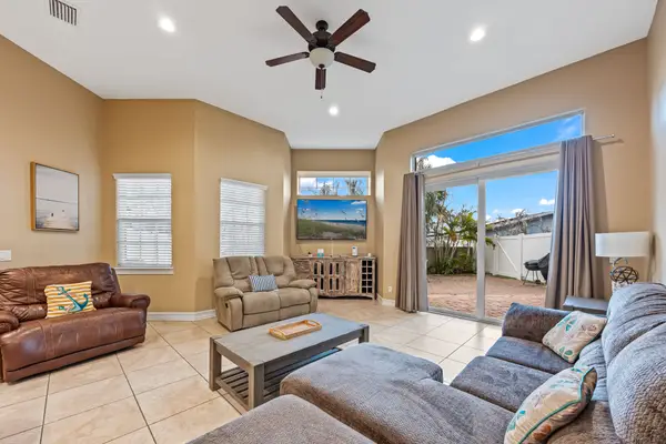 Group-Friendly 5BR/4.5BA with Private Yard