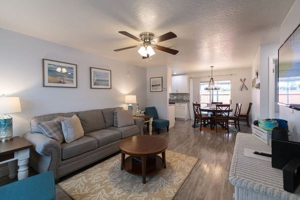 Remodeled 2 Bedroom Coastal Charmer