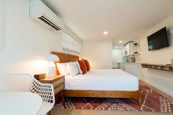 THE JUNI Studio Surf Paradise in Heart of Cocoa Beach