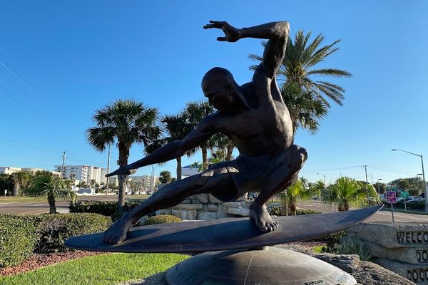 Kelly Slater statue