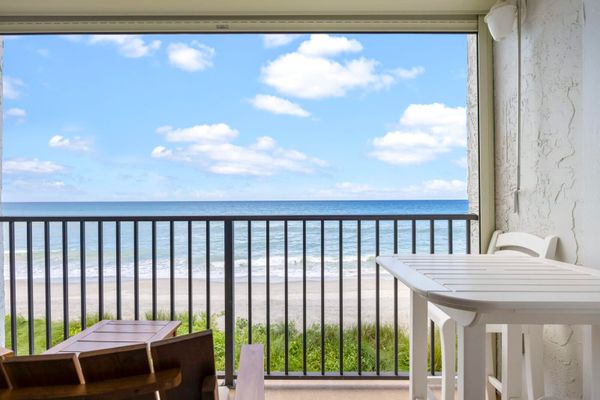 Remodeled Oceanfront 2 Bedroom condo Dog Friendly