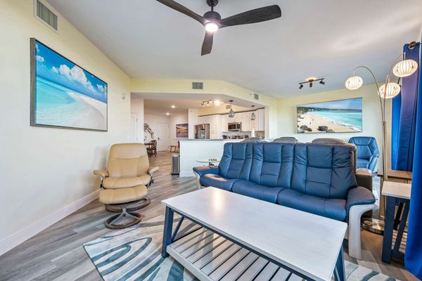 RIVER FLY IN: Updated, Luxurious Waterfront 2BR