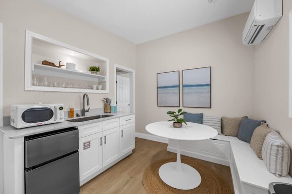 Welcome to The Drift – Your Laid-Back Beach Escape in Cocoa Beach! Studio