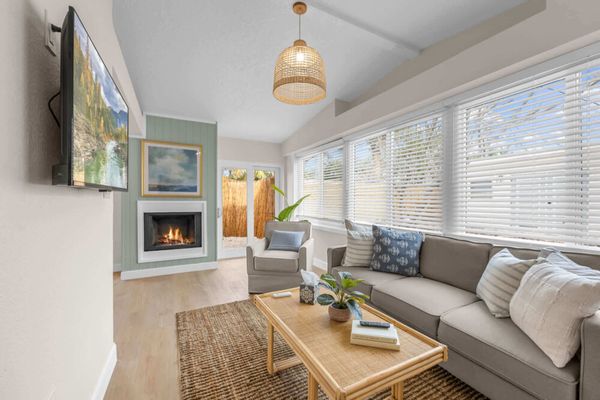 Steps to Beach | King Bed | Parking | Pet-Friendly