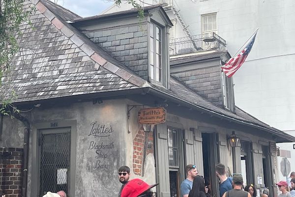 Lafitte’s blacksmith shop is the oldest continually operating bar in US, where Jean Lafitte is said to have frequented