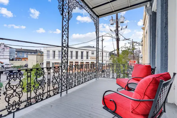Unique Lower Garden District Condo W/ Balcony